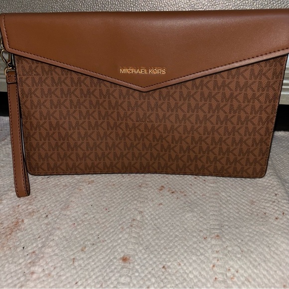 Michael Kors Signature Maisie Large Clutch Leather Envelope Flap - Picture 1 of 8